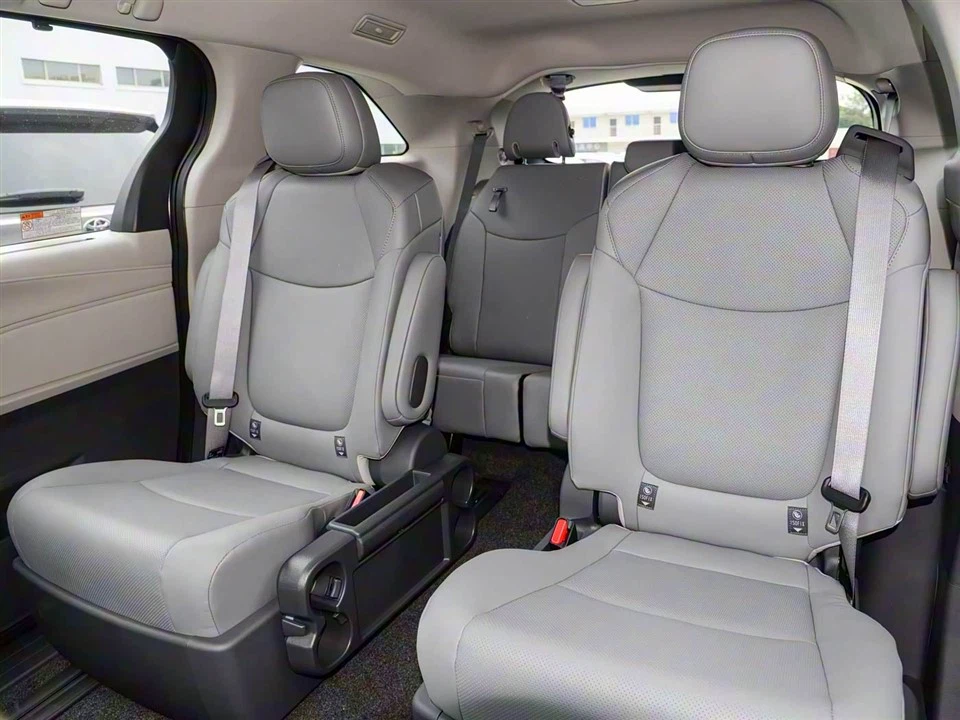 Toyota SIENNA 2.5L Dual-Engine Four-Wheel Drive Deluxe Edition price