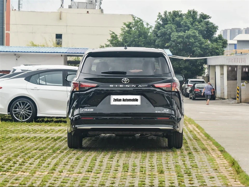 Toyota SIENNA 2.5L Dual-Engine Four-Wheel Drive Deluxe Edition factory